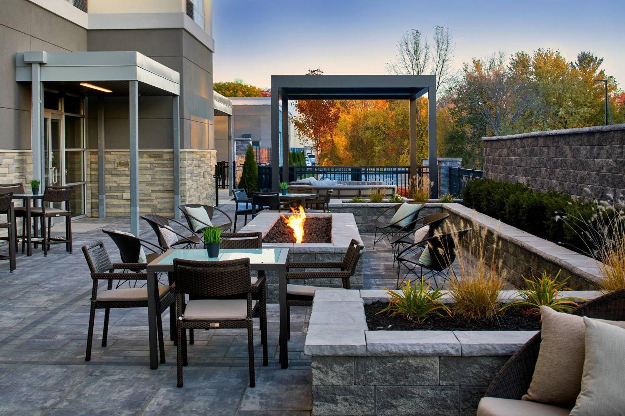 Courtyard By Marriott Airport Hotel 3*