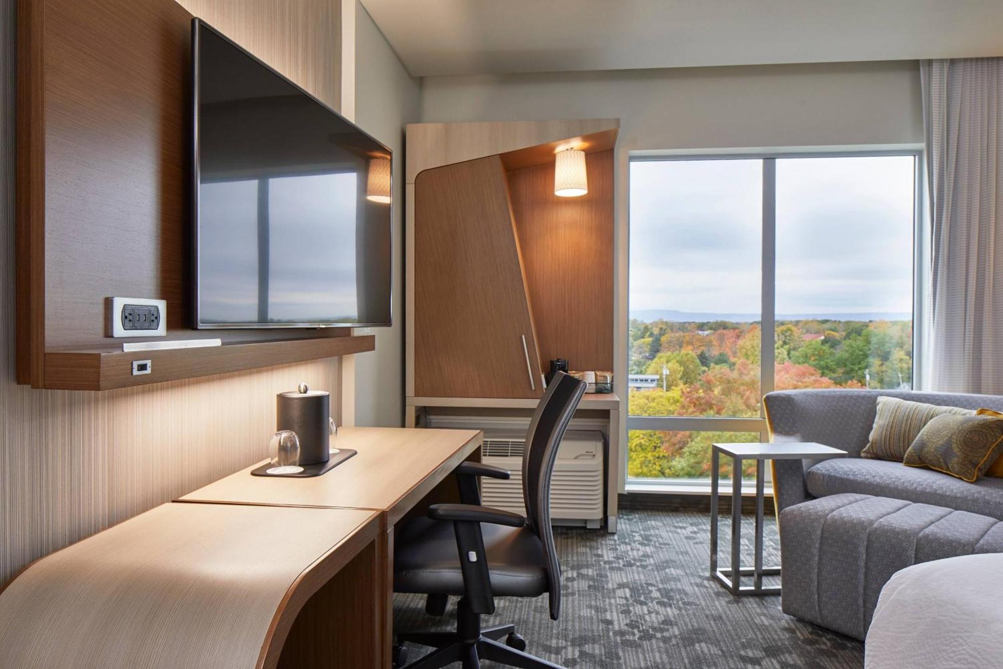 Hotel Courtyard By Marriott Airport 3*
