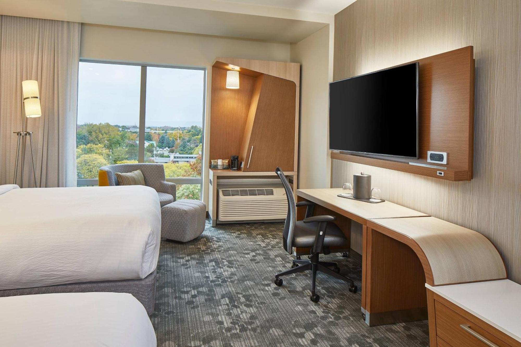 Hotel Courtyard By Marriott Airport 3*