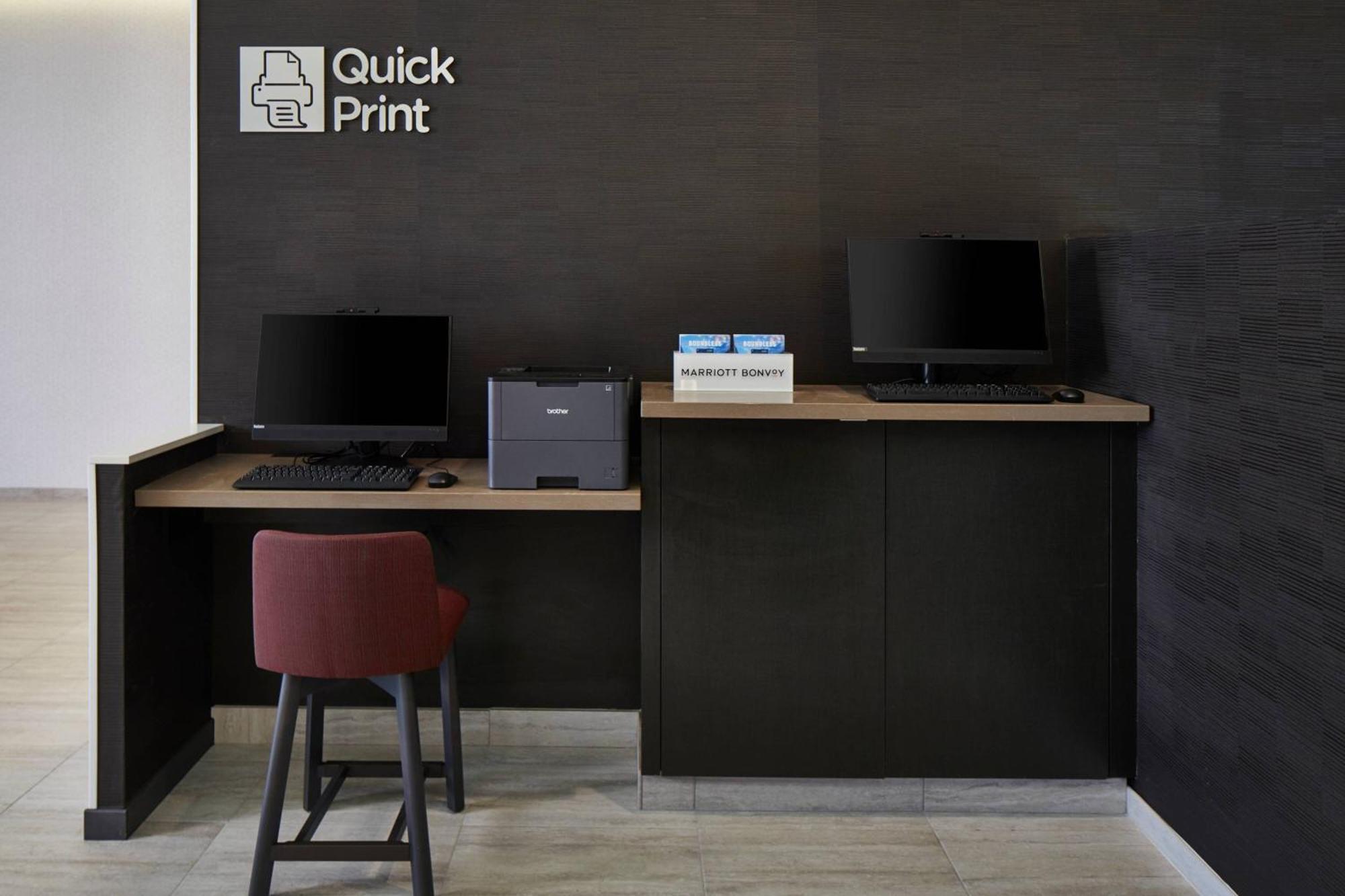 Courtyard By Marriott Airport Hotel Albany