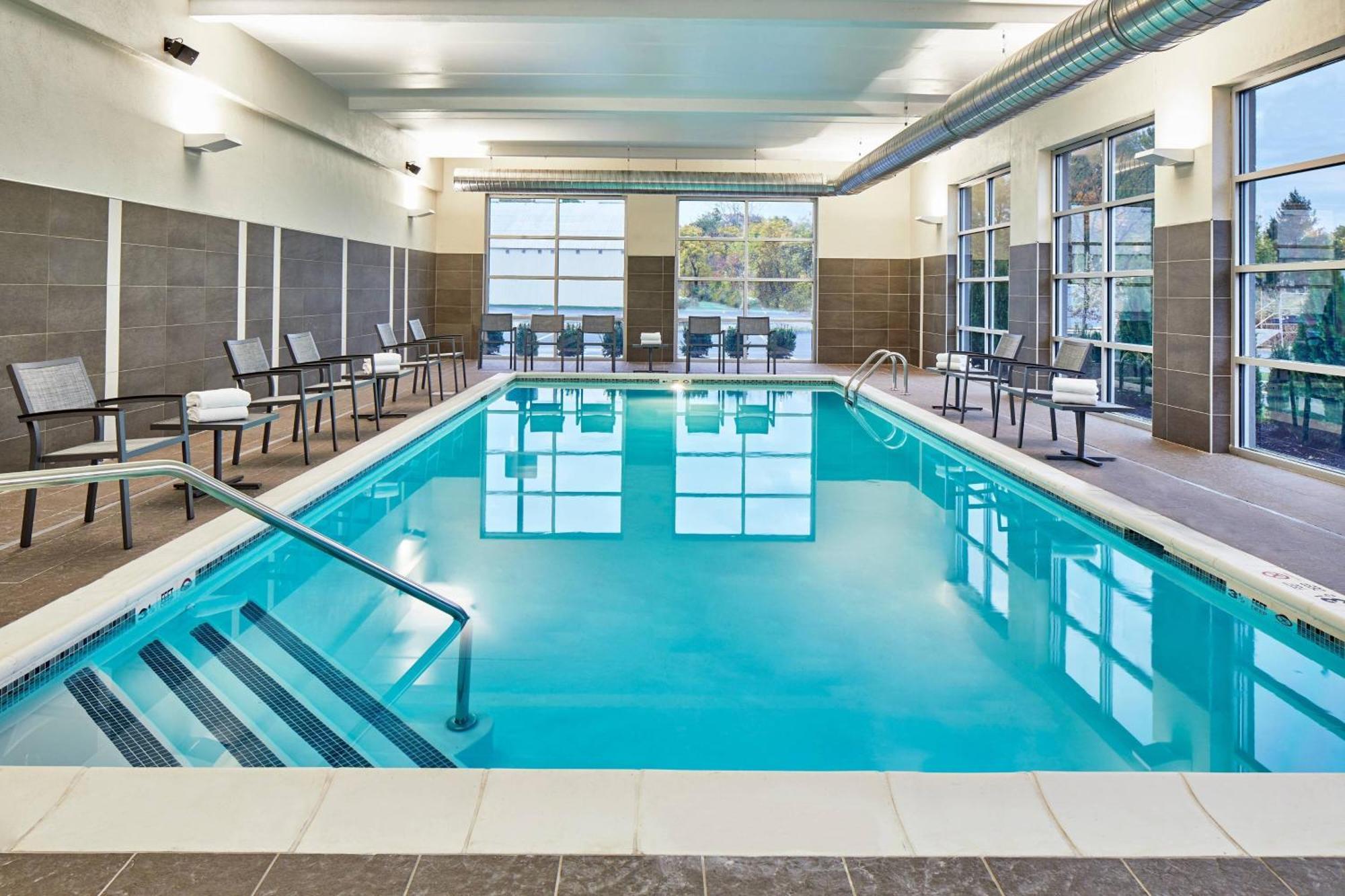 Courtyard By Marriott Airport Hotel Albany