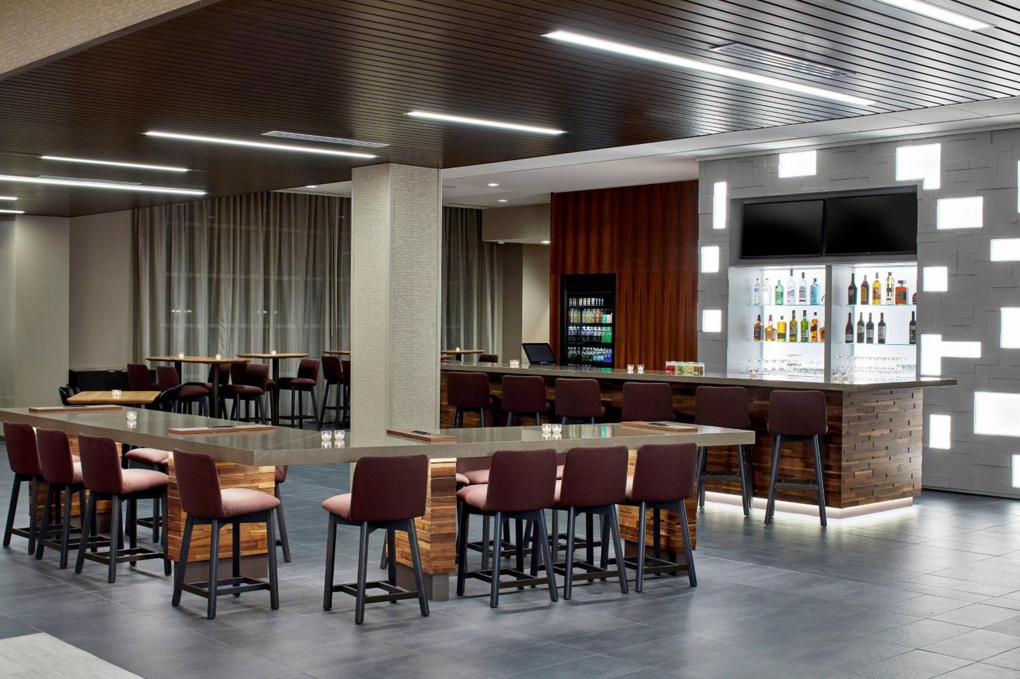 Courtyard By Marriott Airport 3*