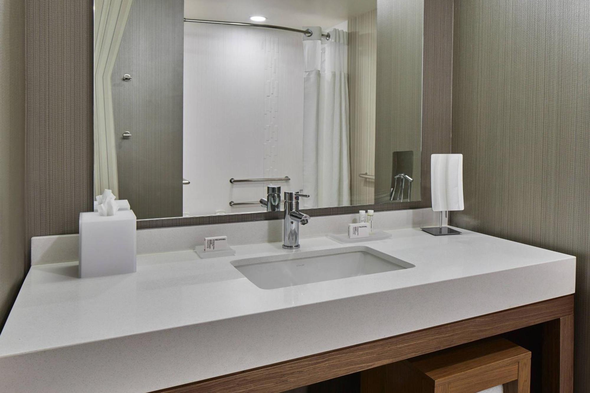 Courtyard By Marriott Airport 3*